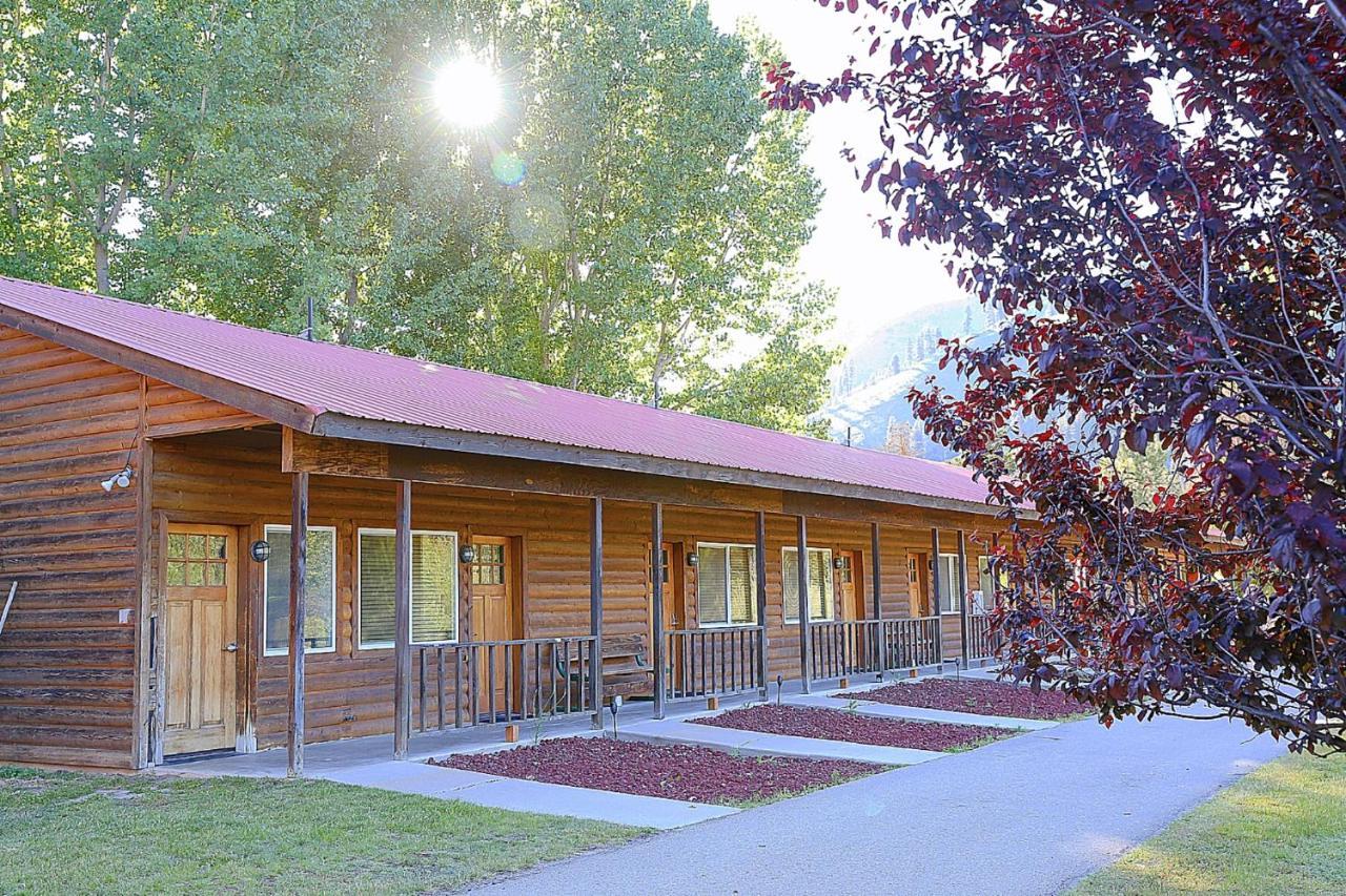 Southfork Lodge - Riverside Inn Lowman ภายนอก รูปภาพ